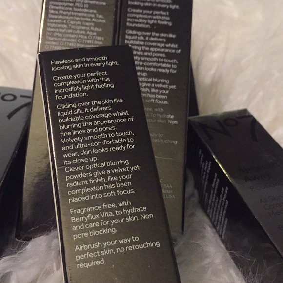 NIB (7) No7 Airbrush Foundation Bundled - Picture 4 of 4